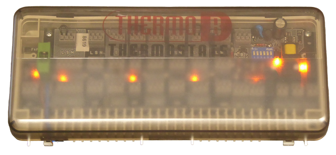 FHB8R3 Клемна шина 8 кръга (4+4), 3x релейни изхода, 230V, жична